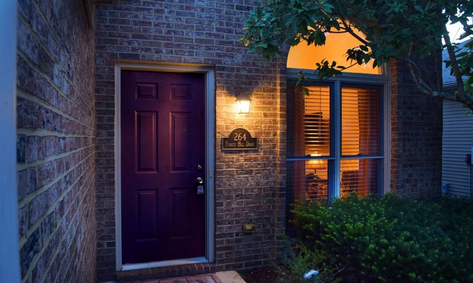 Lexington House | Ideal 3 Bdr/3 Bath House in Andover Near Lexington