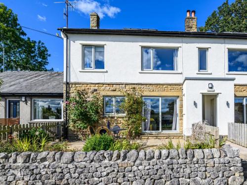 Austwick Apartment | Experience 2 Orchard Leigh: Pet Friendly & Guest Rated 9.5