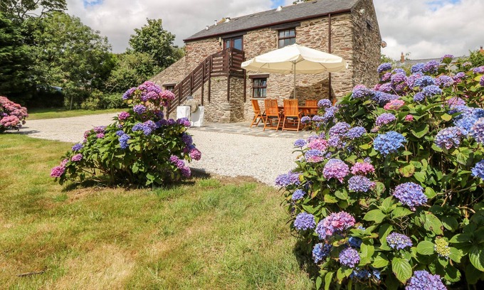 Truro Cottage | 2 PENCOOSE BARNS, pet friendly, character holiday cottage in Truro