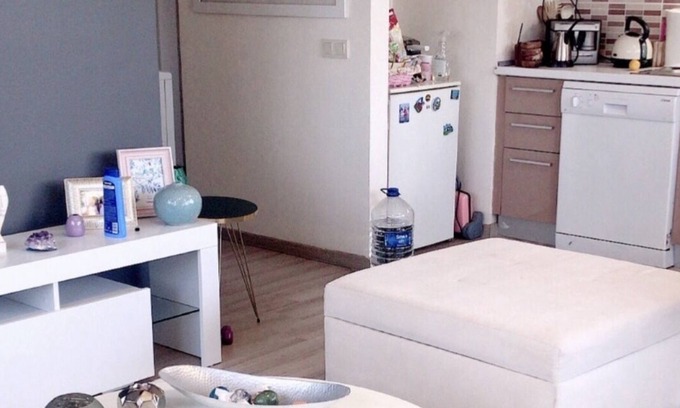 Pendik Apartment | Convenient Stay: 5 Minutes to Airport with Pool Access