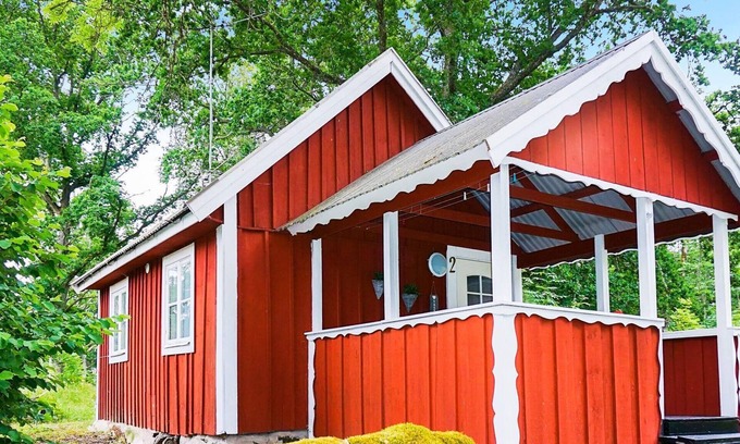 Monsteras House | Cozy Holiday Home for Two in MÖNSTERÅS with Kitchen