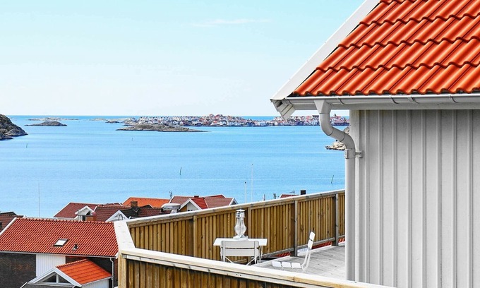 Ronnang House | Cozy Holiday Home for Two in Rönnäng with Ocean Views