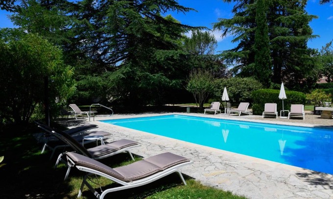 Martel House | Cozy House with Heated Pool & Ocean View in Martel, France