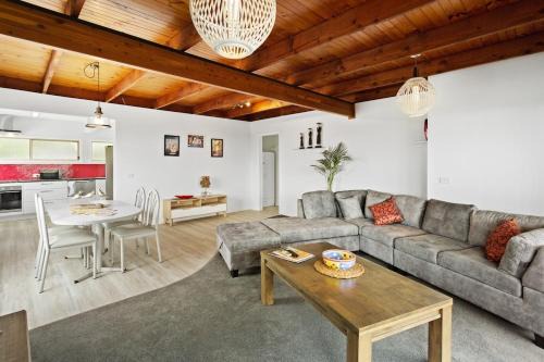 Surf Beach Apartment | Cozy Surf Beach Studio for Two - Rated 9.3 by Guests