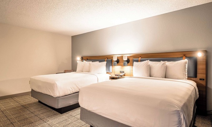 Richardson Hotel | Pet-Friendly Retreat with Pool & Free Parking Near Nature