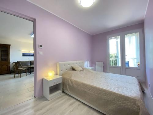 Roscoff Apartment | Oceanfront Retreat: 2 Rooms with Beachside Views