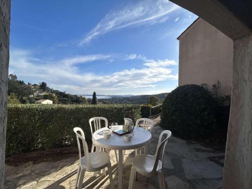 Les Issambres Apartment | Scenic Vue Mer Getaway with Pool, Tennis & Pet-Friendly Perks