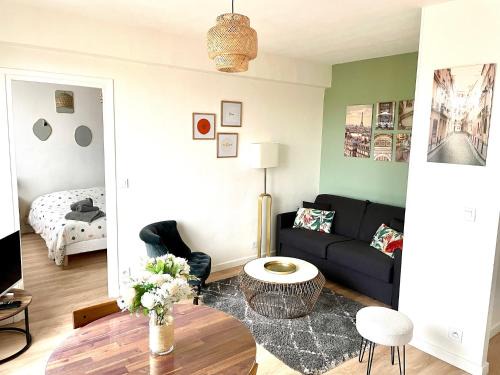 Clamart Apartment | Bright 2-Room Getaway at the Gates of Paris, Rated 9.1