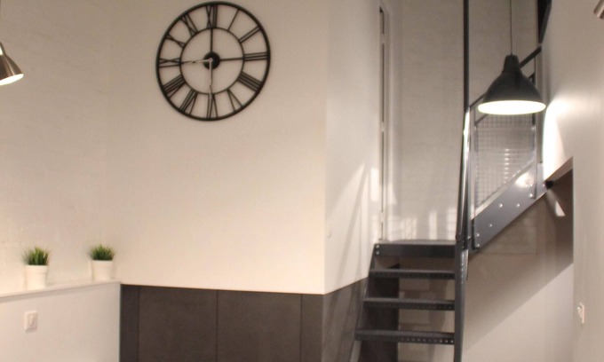 Parapluies Apartment | Ideal Base in Vincennes: Guest Rated 10/10 Near Paris