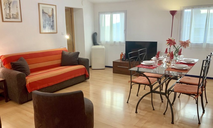 Old Town Apartment | Ideal Coastal Retreat with Pool and Spa Amenities