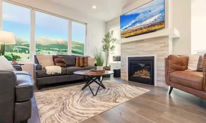 Deer Mountain House | Perfect Retreats for Large Groups with Lake Views