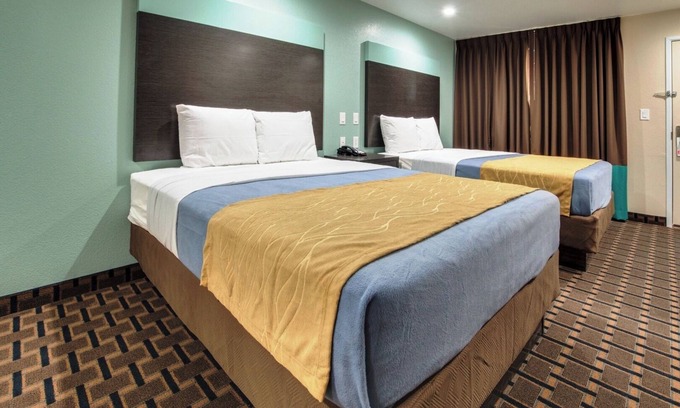 Fort Worth Hotel | 2 Queen Beds Kitchenette Non Smoking - Scottish Inns, Microwave, Free Parking