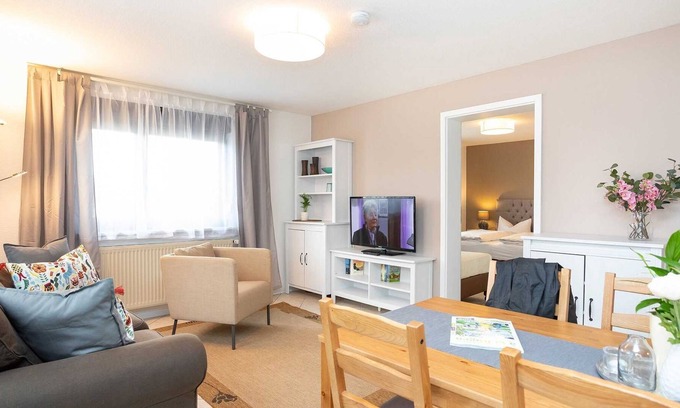 Neuensien Apartment | 2-raumferienwohnung II - Ferienzimmer und -wohnungen mit Seeblick