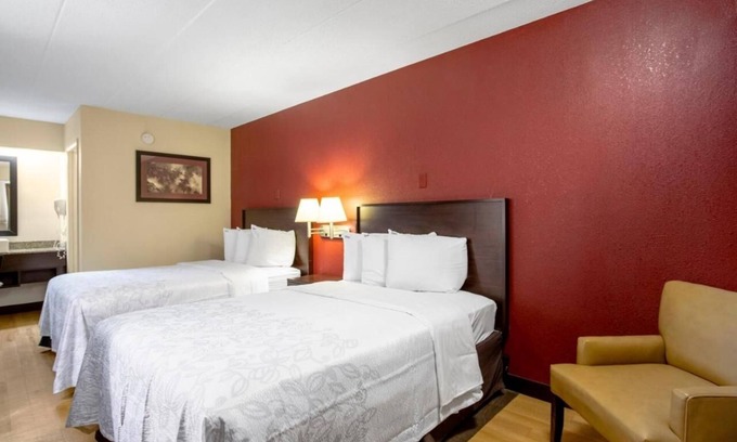 Linthicum Heights House | 2 Relaxing Rooms w/Free Shuttle and Coffee – Perfect for Pet Owners