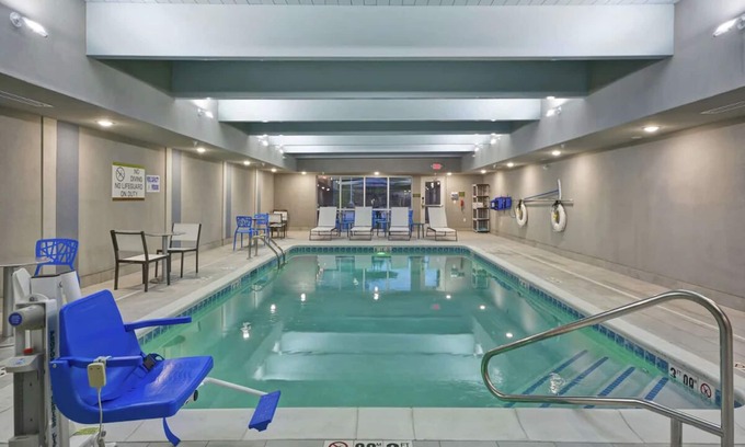 Alpine Center Hotel | Relaxing Getaway Near John Ball Park Zoo with Free Breakfast