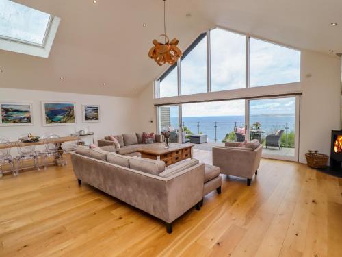 St Ives House | Ocean View Retreat: Family-Friendly 4-Star Hotel in Remera