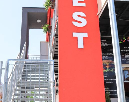 Sol House | Budget-Friendly Family Retreat at 2 REST Hotel