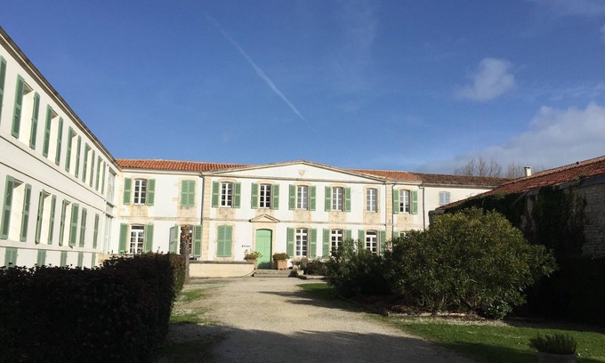 Saint-Martin-de-Re Apartment | Elegant 2-Room Apartment with Pool and Breakfast Included