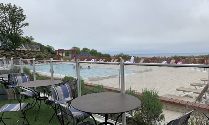 Houlgate Apartment | Relaxing 2-Room Apartment with Spa Access Near the Beach
