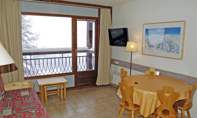 Seez Apartment | Comfortable 2-Room Apartment in Arcs 1800 with Pool & WiFi