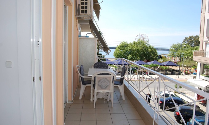 Kalamata Apartment | Beachfront 2-Room Apartment with Ocean View and Spa