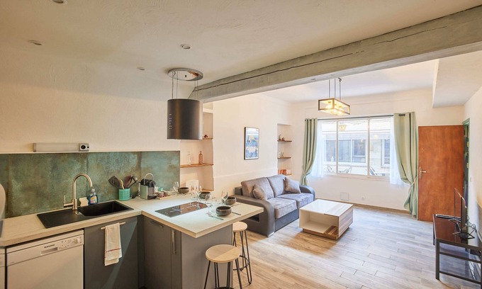 Saint-Jeannet Apartment | Two-Room Apartment with Ocean View in Old Village