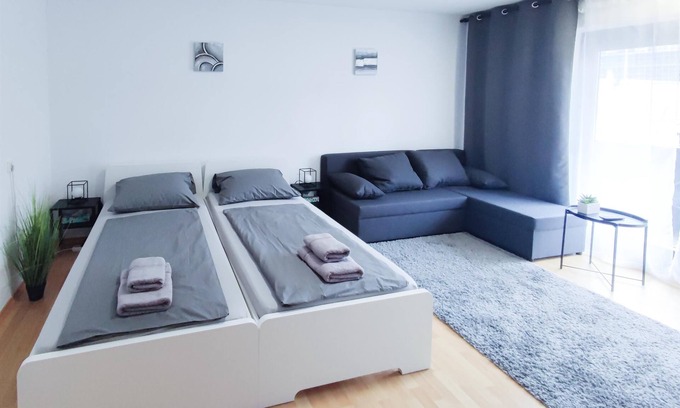 Universitat Apartment | Convenient 2-Room Apartment in Central Stuttgart for 6