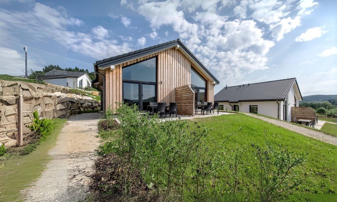 Mistelgau House | Family-Friendly Retreat Near Therme with Ocean View