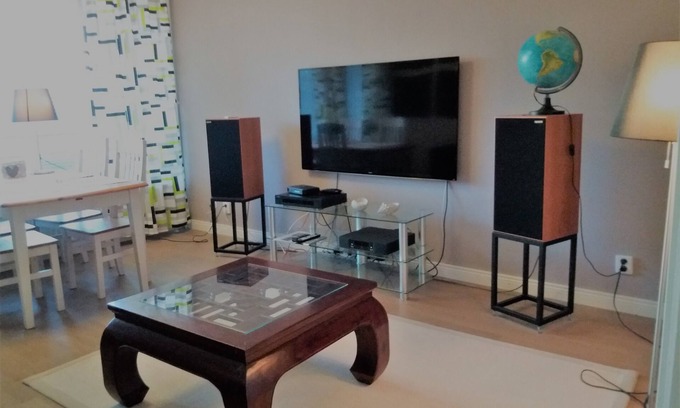 Lantinen District Condo | Cozy Apartment in Tapiola with Balcony & Sea View