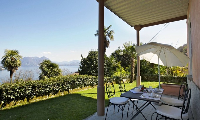 Carciano Apartment | 2-room corner apartment with terrace and garden in an Art Nouveau villa with communal pool