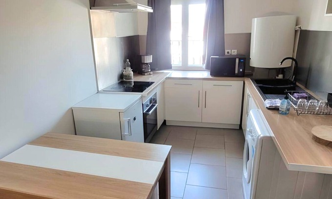 Saint-Denis Apartment | Cozy 2-Room Duplex Apartment with Spa and Hot Tub