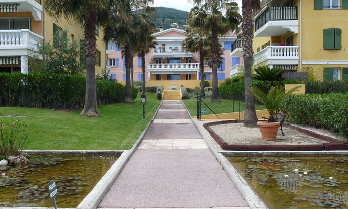 Mandelieu-La-Napoule Apartment | Modern 2-Room Apartment with Pool and Ocean View in Mandelieu