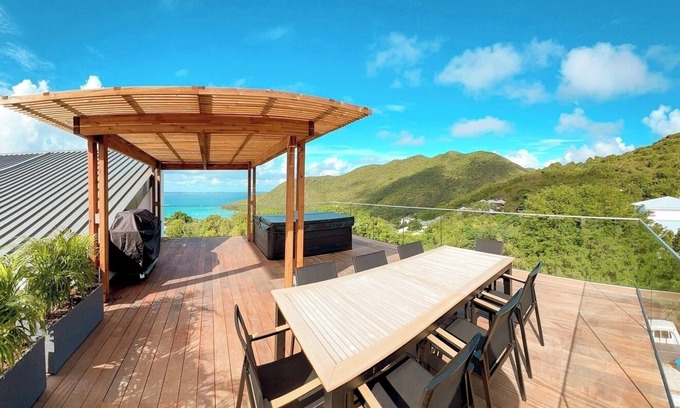 Bellevue Hotel | Ocean View Villa 8 with Jacuzzi & Kitchen Amenities