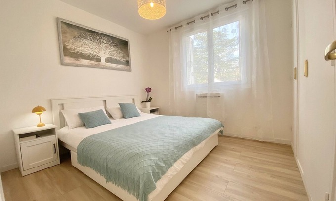 Maisons-Laffitte Apartment | Quiet Retreat with Spa and Transport in La Défense & Paris
