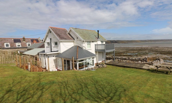 Horton Cottage | Pet-Friendly 2 Salt Cottage with Oceanfront Views