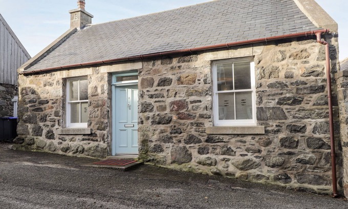 Portsoy Cottage | Pet-Friendly Cottage at 2 Seafield Place in Portsoy
