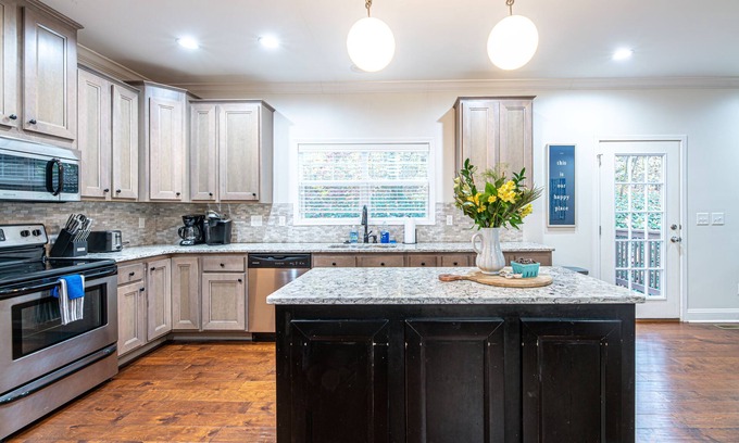 Ashley Oaks House | Ideal Retreat: 2 Secluded Homes with Hot Tubs for Fun