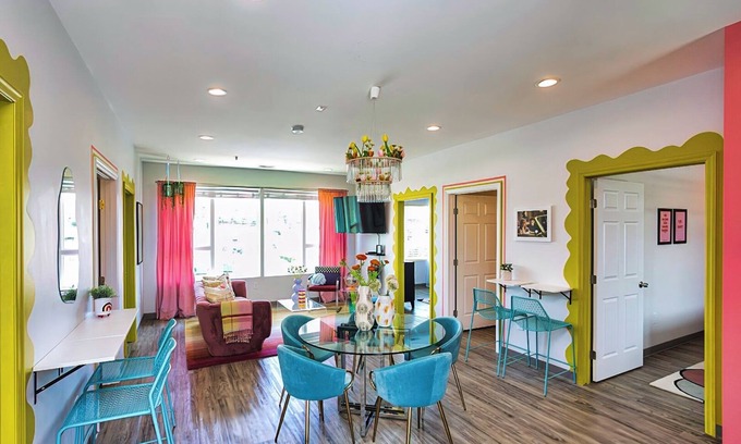 Maxwell House | Stylish 2 Units with Spa, Pet-Friendly & Near Vibrant Bars