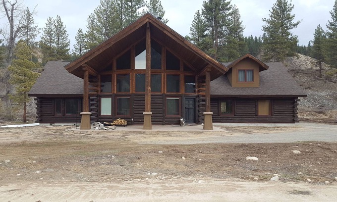 Mountain Home Cabin | Idyllic 2 Sisters Getaway: Cozy Cabin Near Trails & Lakes