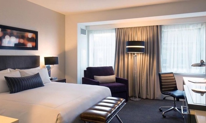Near North Side Hotel | 2 Spacious King Room with Rooftop Lounge & Scenic Views of Chicago