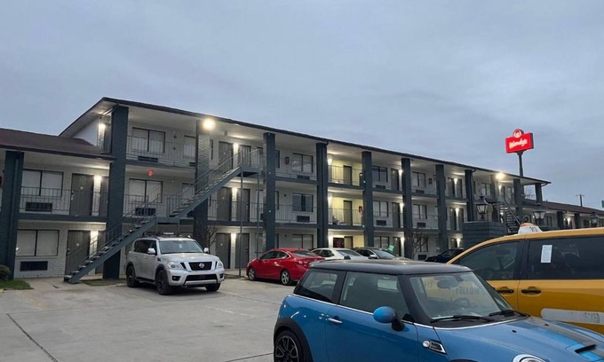 Arena District Hotel | 2 Spacious Studios Perfect for Families or Groups: Near San Antonio Prime Spots
