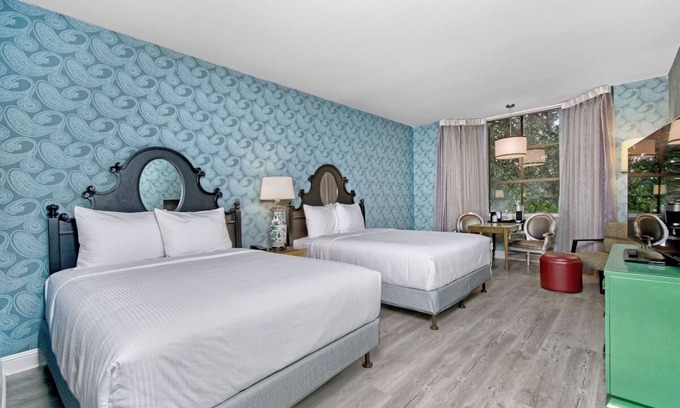 Downtown San Francisco Hotel | 2 Spacious Units with Pool & Free Breakfast in SF SoMa Area