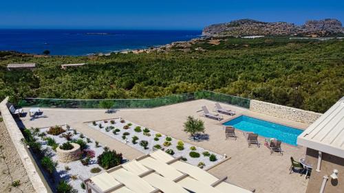 Limeniskos Villa | Discover Villa Liakos: 4-Star Stay with Pool Access