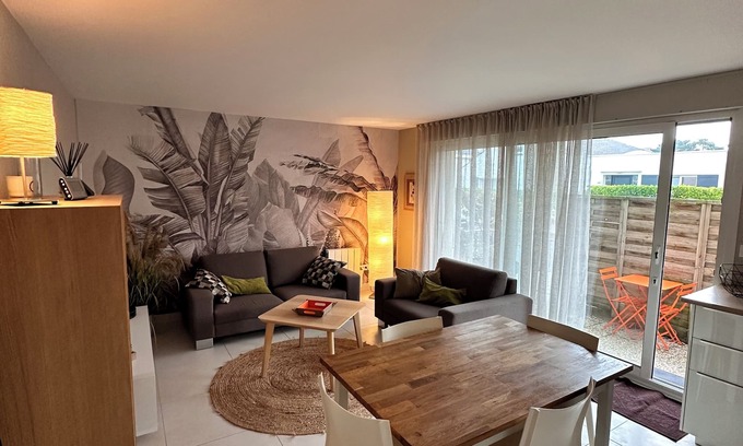 Le Touquet-Paris-Plage Apartment | Beautiful Beachfront F3 with Kitchen & Pool Access
