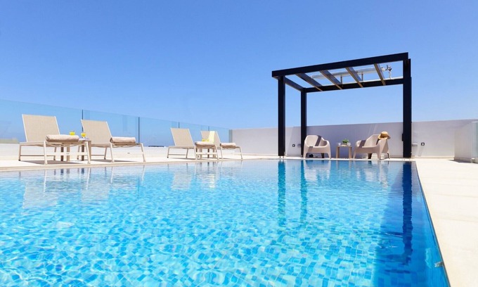 Pyrgos Psilonerou Villa | 2 steps Maleme beach & Restaurants/Supermarkets/New built villa/NO car needed