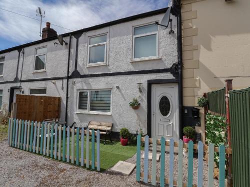 Gwersyllt House | Pet-Friendly 2 Stoneleigh Cottage: Rated 10/10 by Guests