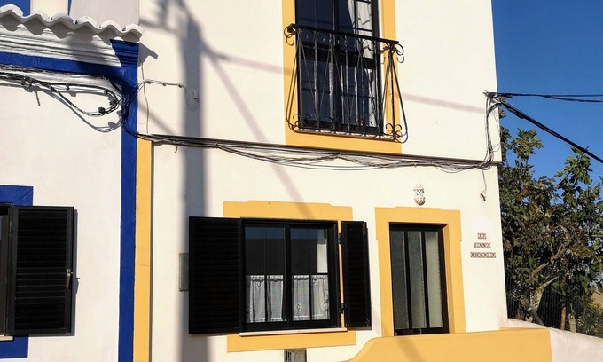 Ferragudo House | Cozy 2-Storey House with Garden and Oceanfront Views
