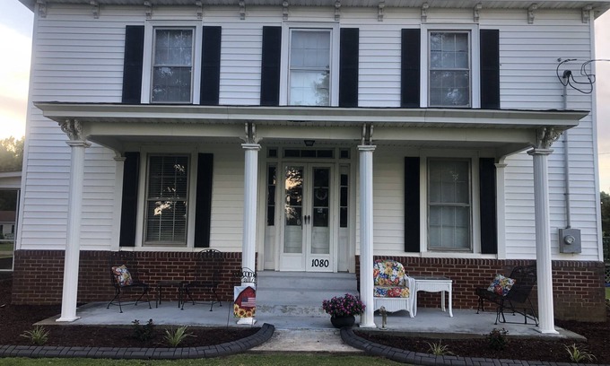 Wayne County House | Inviting Farmhouse Retreat near 795 - Sleeps 10+ Guests