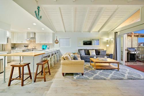 Balboa Peninsula House | Beautiful 2 Story Home with Rooftop Deck by the Beach
