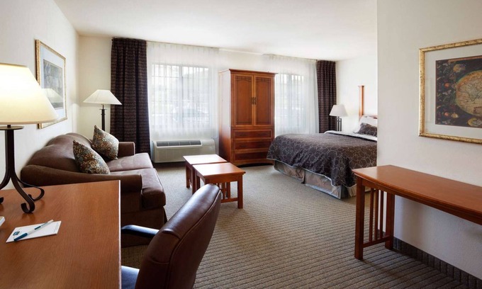 Vance Jackson Apartment | Comfortable Studio Suites Near San Antonio with Pool Access